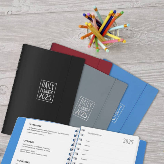 Agenda giornaliera Biembi 2025 grigio spiralata con copertina in cuoio rigenerato 15x21cm - BNZ265C66-G