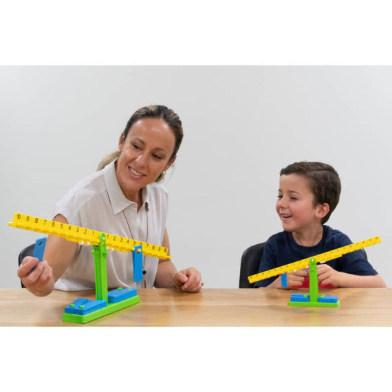 Bilancia dei numeri per bambini Commotion con 20 pesetti da 10 g ciascuno 53889