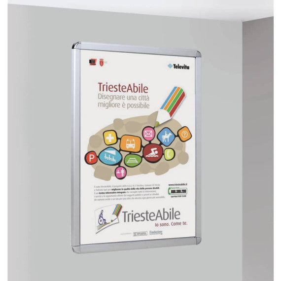 Cornice a scatto TECNOSTYL in alluminio 72x2x105 cm con tasselli per fissaggio a parete argento - SFA04