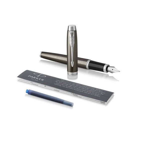 Penna stilografica Parker IM punta M inchiostro blu Dark Espresso - 1931657