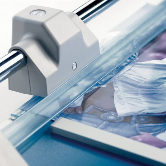Taglierina a rullo Dahle di terza generazione con pressino automatico luce 510 mm blu R000552
